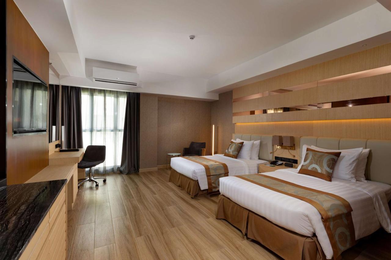 Western Metro Clark Hotel