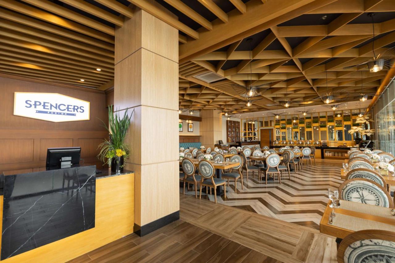 Western Metro Clark Hotel