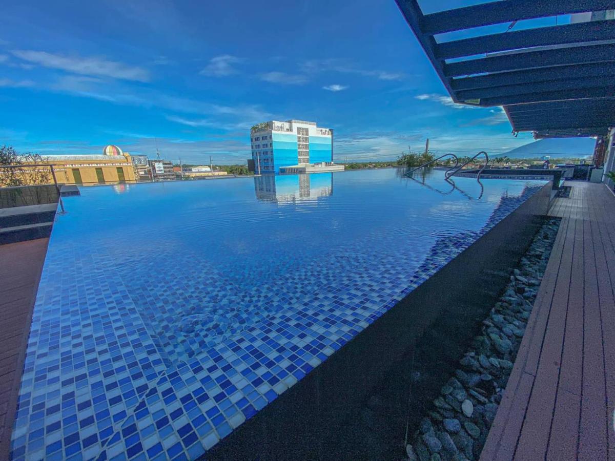 Western Metro Clark Hotel 3*
