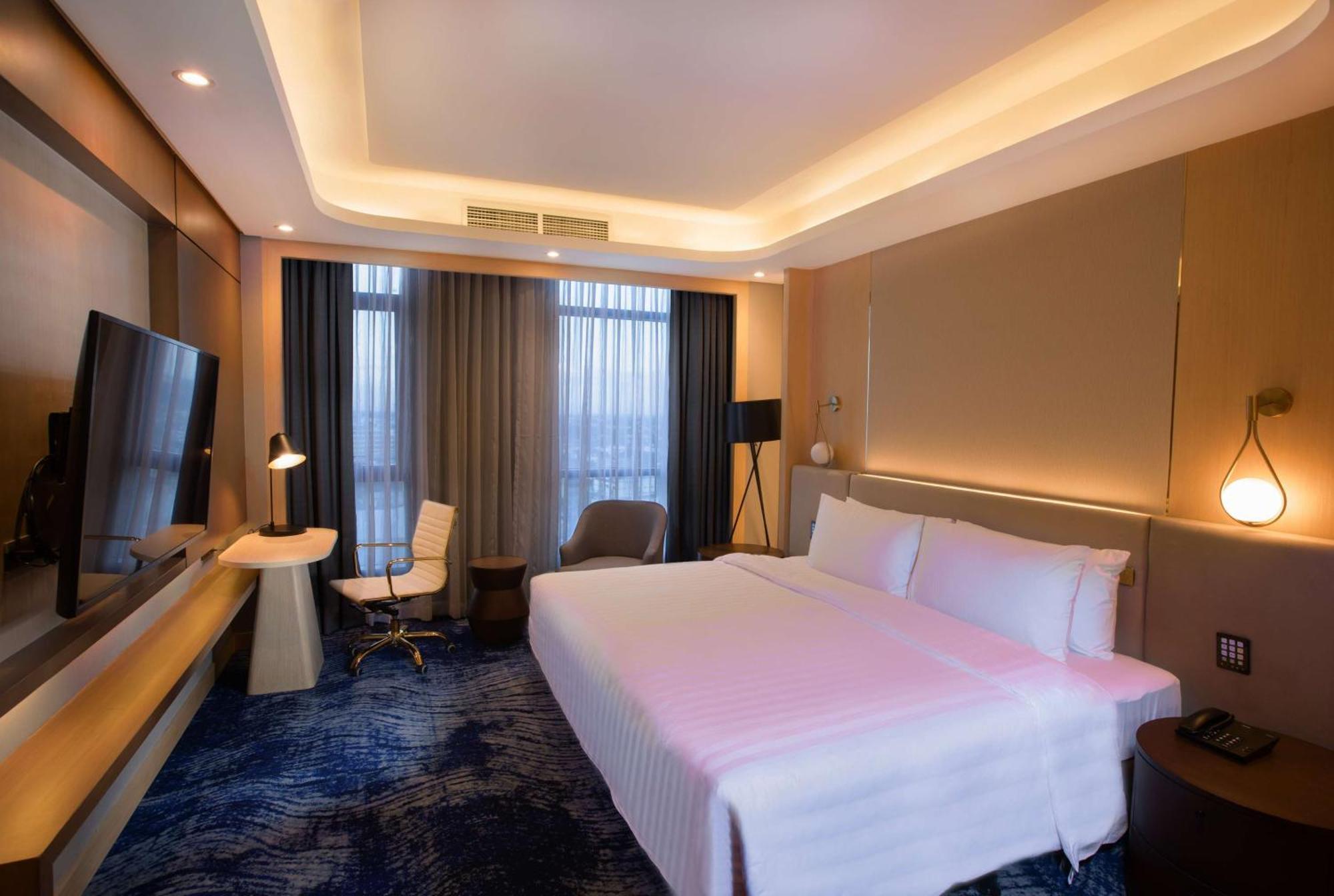 Western Metro Clark Hotel 3*