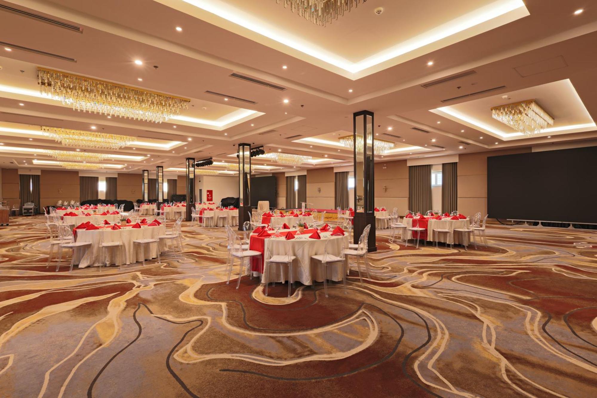 Western Metro Clark Hotel 3*