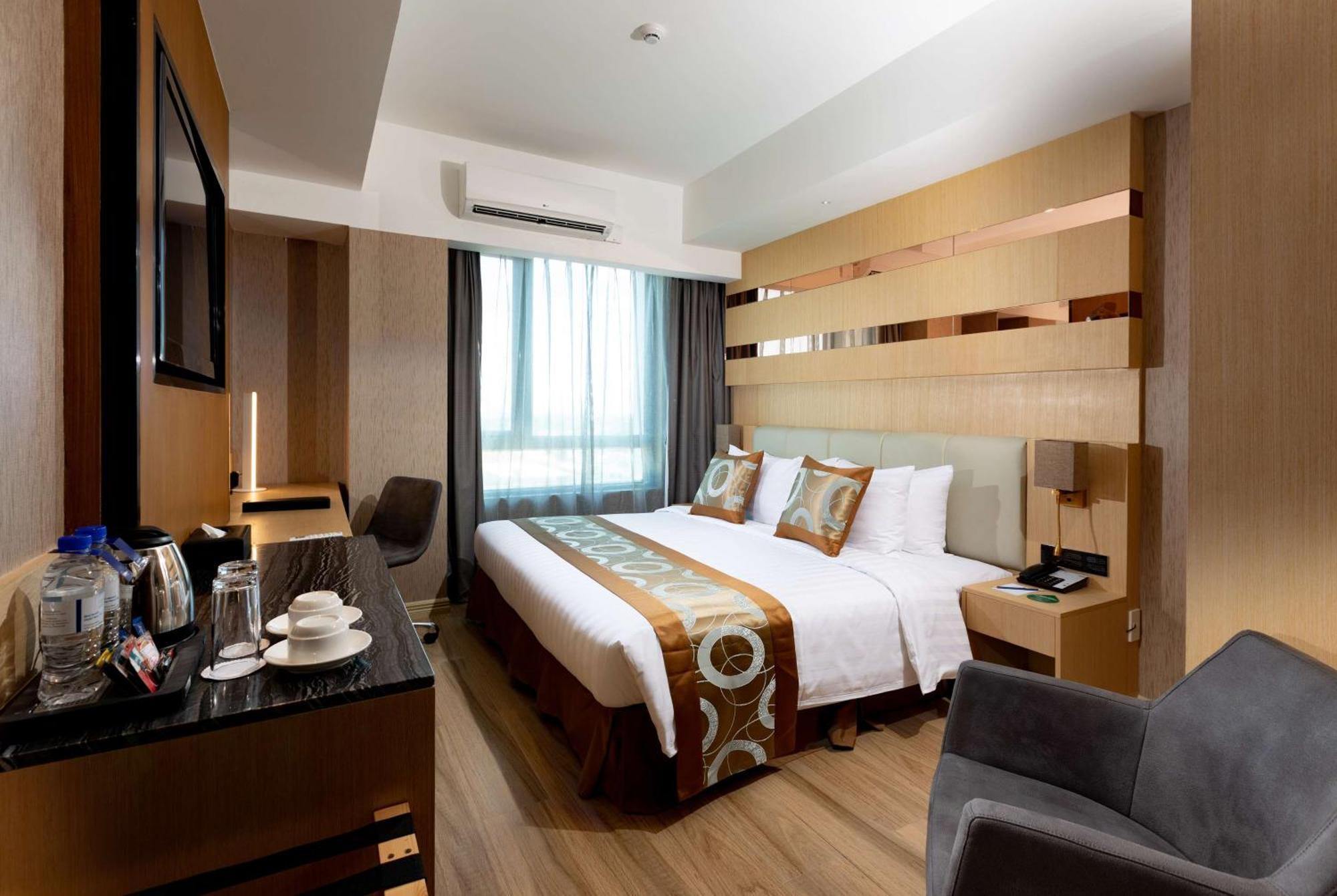 Western Metro Clark 3* Angeles