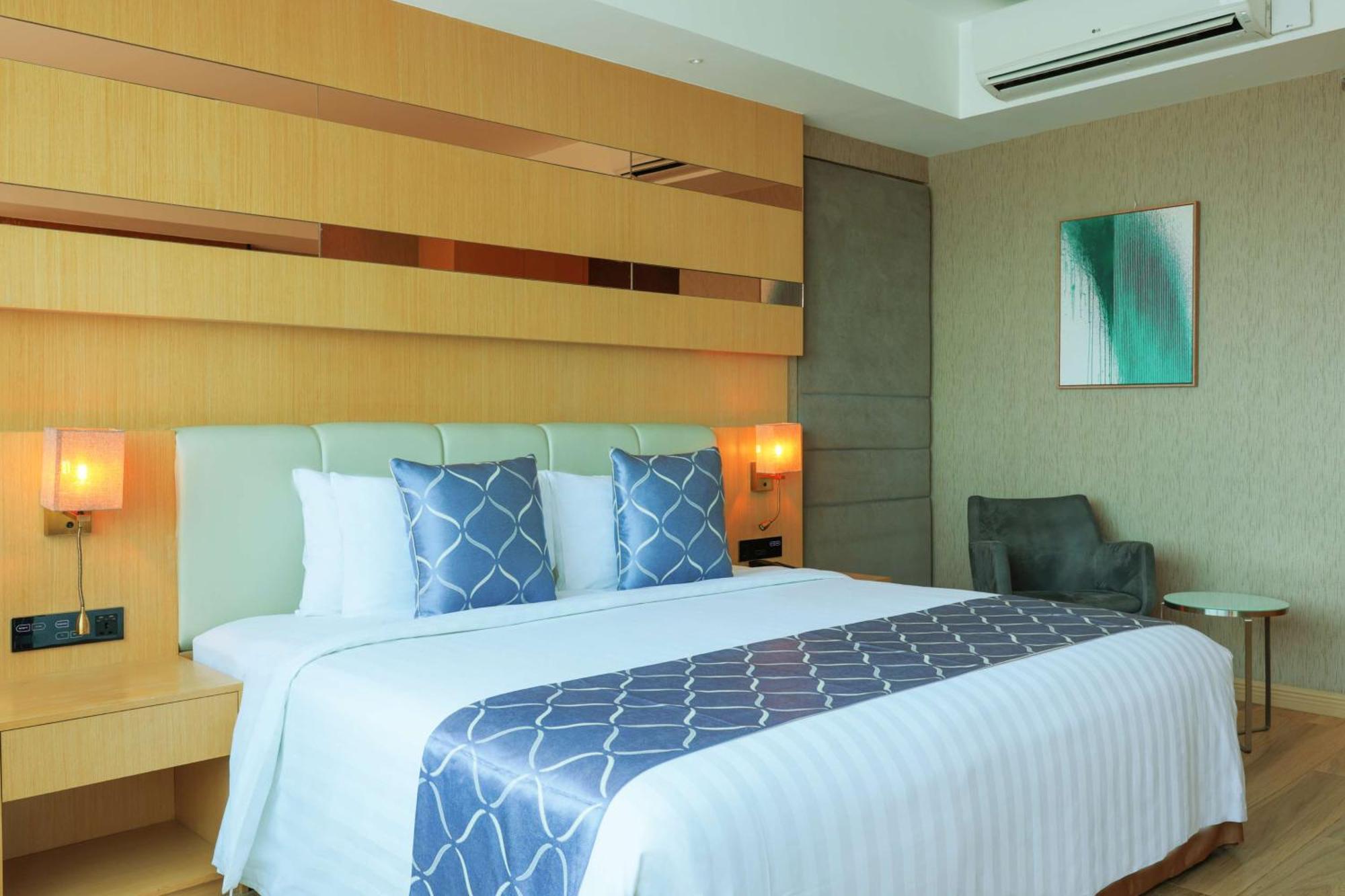 Western Metro Clark Hotel